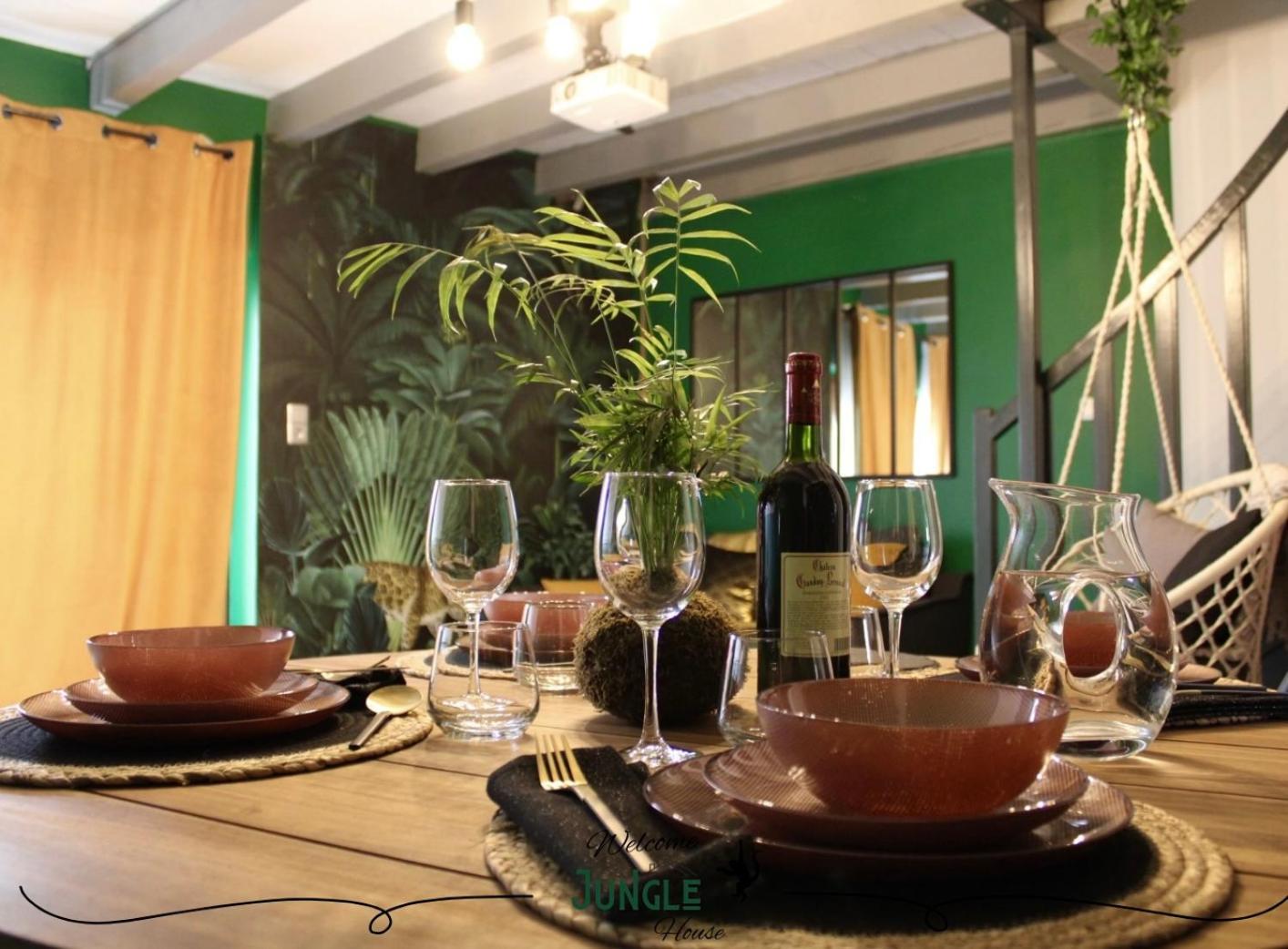 Maison "Jungle House" 90 M2 Billard, Retroprojecteur, Bar A Jeux , Vinyle, Wifi Fibre, Ideal Pro & Famille A Montbrison Exterior foto