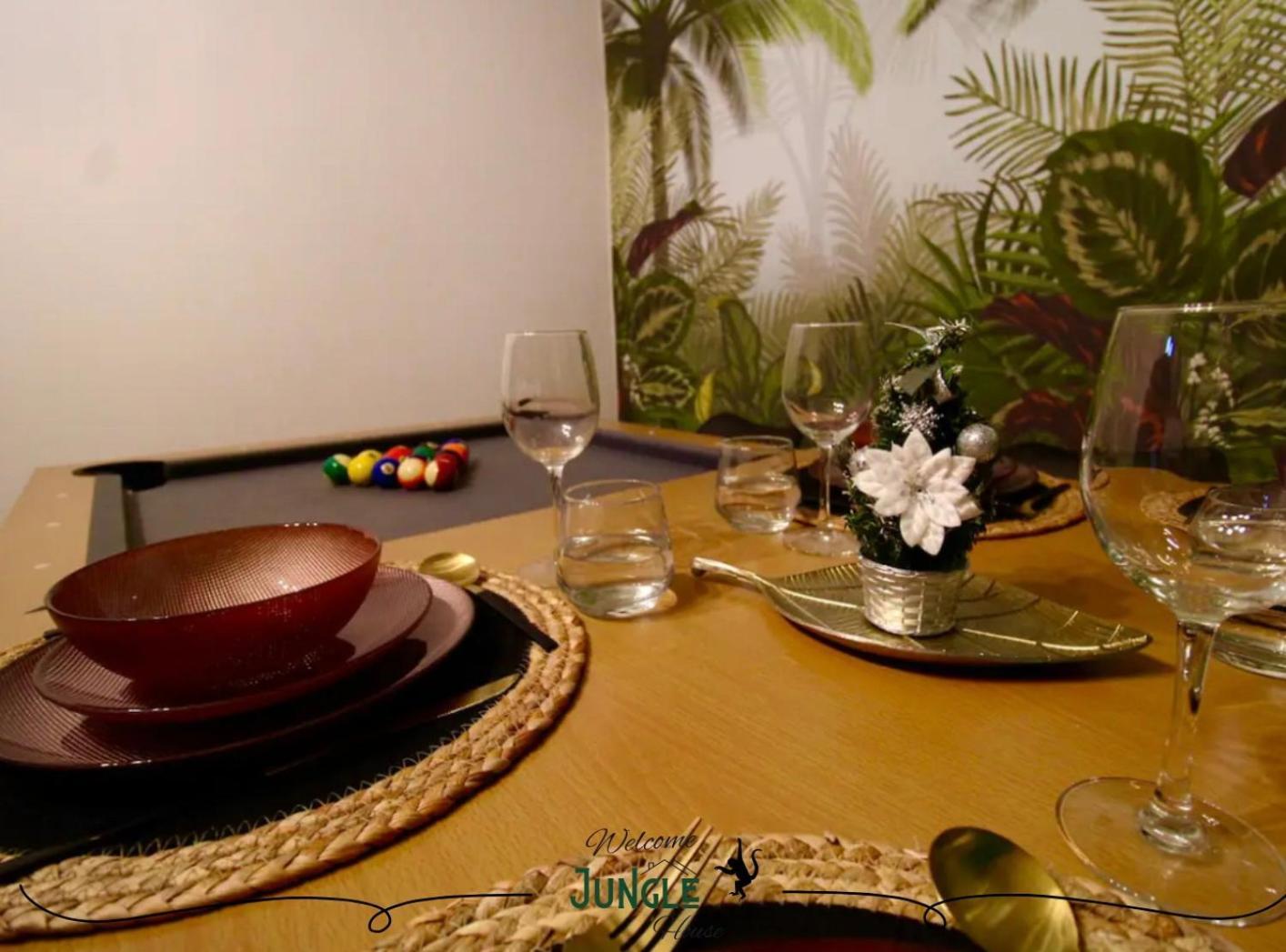 Maison "Jungle House" 90 M2 Billard, Retroprojecteur, Bar A Jeux , Vinyle, Wifi Fibre, Ideal Pro & Famille A Montbrison Exterior foto