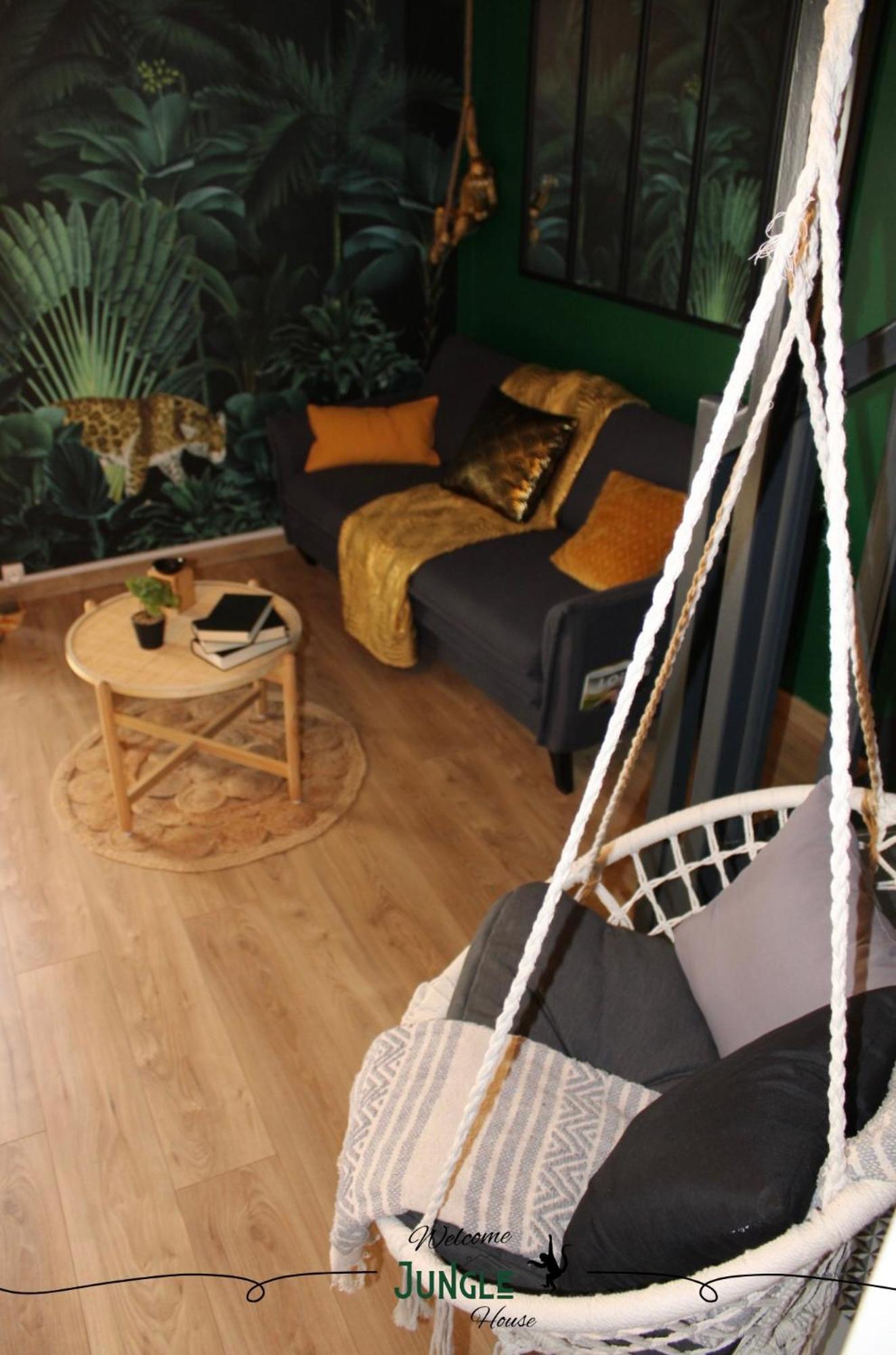Maison "Jungle House" 90 M2 Billard, Retroprojecteur, Bar A Jeux , Vinyle, Wifi Fibre, Ideal Pro & Famille A Montbrison Exterior foto